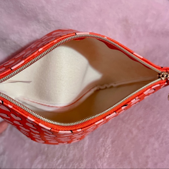 Ipsy ‘Full Hearts’ Red & Pink Heart Print Bag - Picture 3 of 6